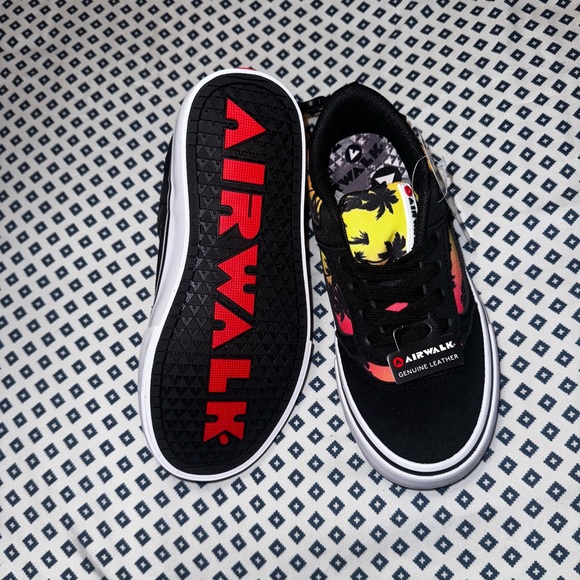 Make an offer: Hawaii vibes sneakers 🏝️ - Picture 3 of 10